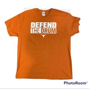 UT LONGHORN MEN’S T-SHIRT, Defend the Drum